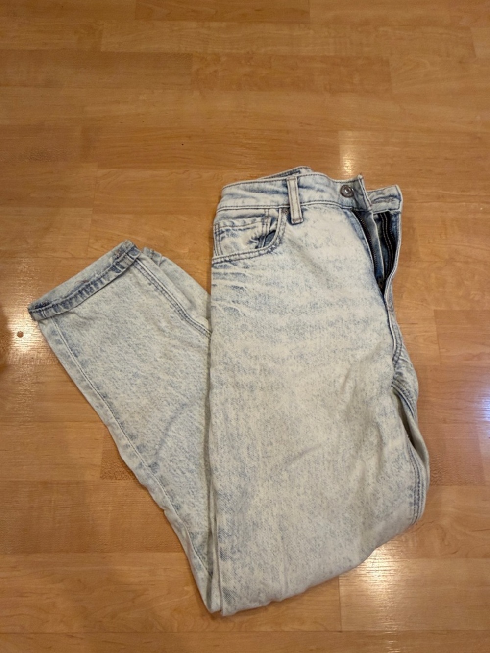 American Eagle Outfitters Light Blue Acid-Wash Jeans
